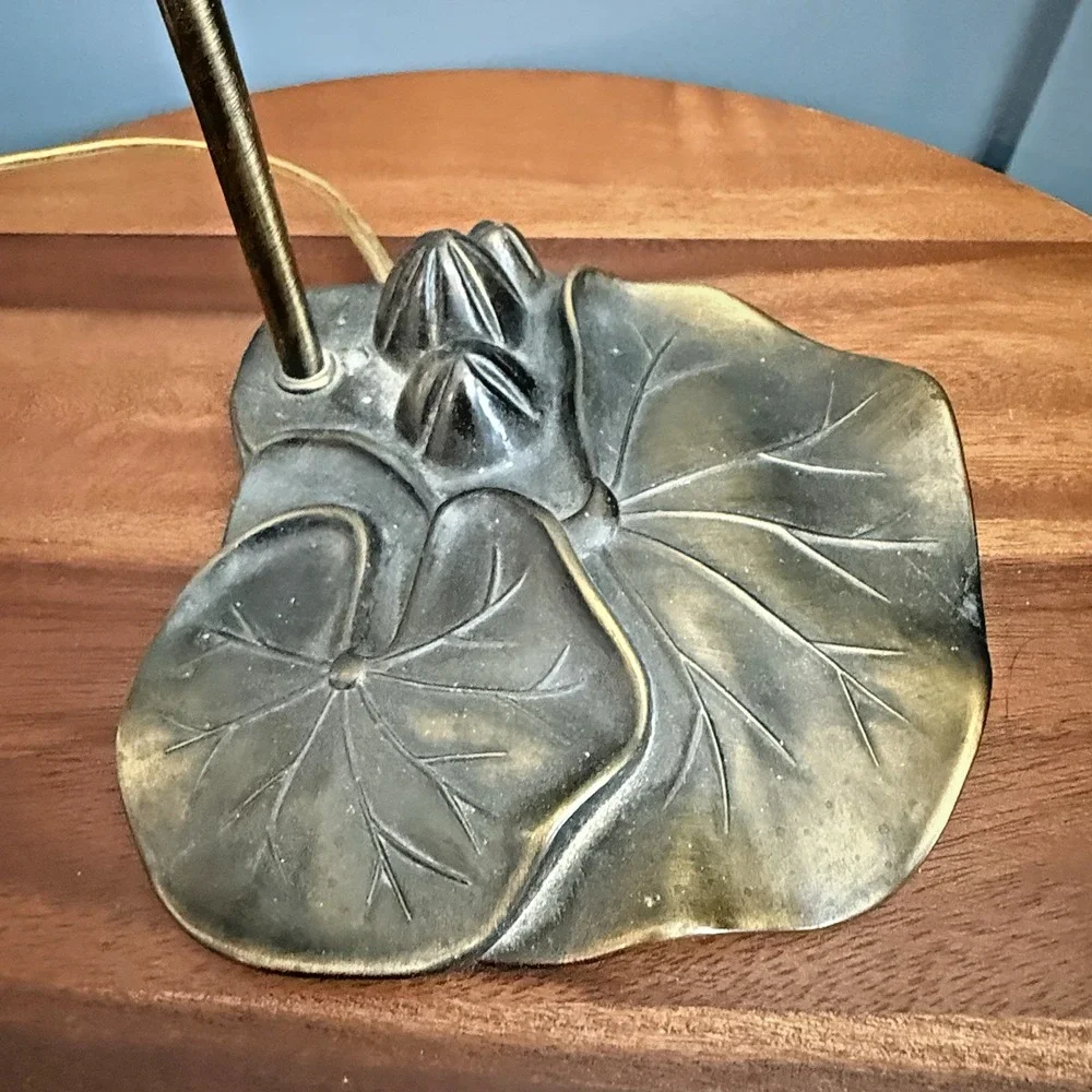 Art Nouveau Lily Pad Table Accent Lamp White Frosted Tulip Shade Glass Taiwan